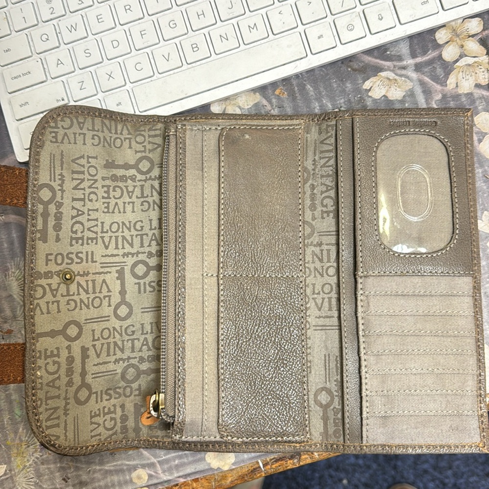 Fossil Bag And Matching Wallet - image 7